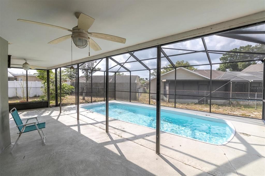 Active With Contract: $249,900 (2 beds, 2 baths, 1137 Square Feet)