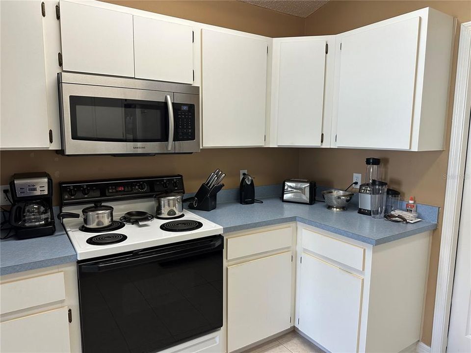 For Sale: $334,500 (3 beds, 2 baths, 1392 Square Feet)