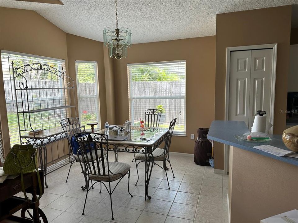 For Sale: $334,500 (3 beds, 2 baths, 1392 Square Feet)
