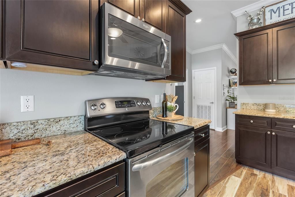 Recently Sold: $550,000 (3 beds, 2 baths, 1789 Square Feet)