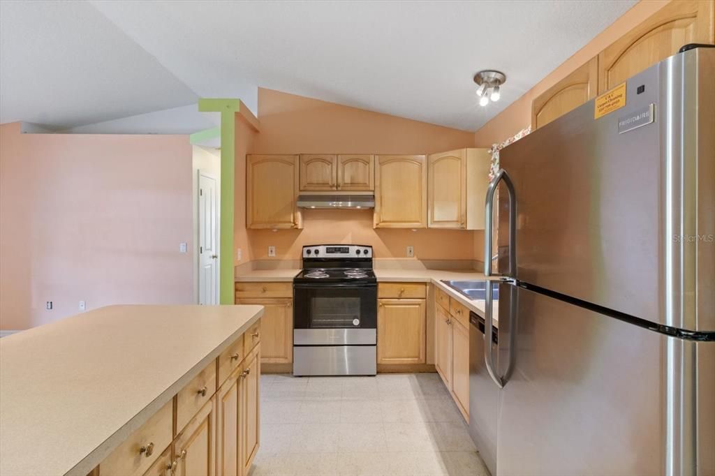 For Sale: $249,000 (3 beds, 2 baths, 1415 Square Feet)