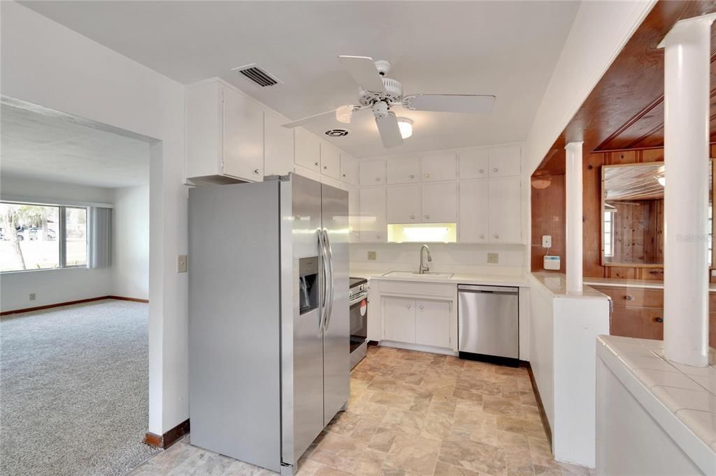 For Rent: $2,195 (3 beds, 2 baths, 1574 Square Feet)