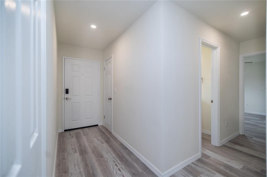 Active With Contract: $248,500 (2 beds, 1 baths, 975 Square Feet)