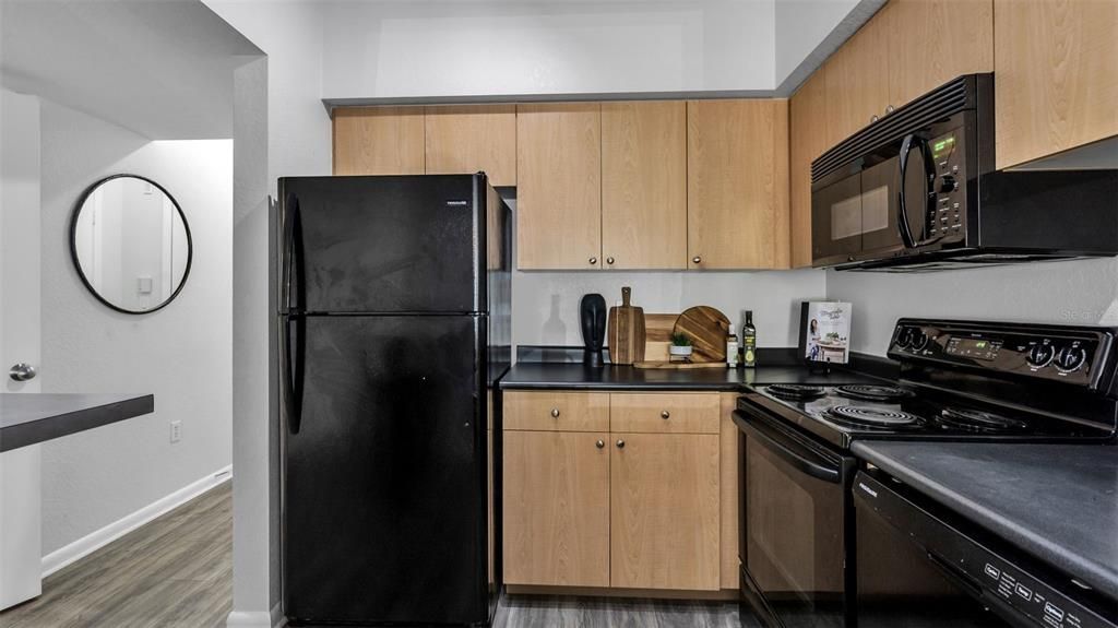 For Sale: $330,000 (1 beds, 1 baths, 721 Square Feet)