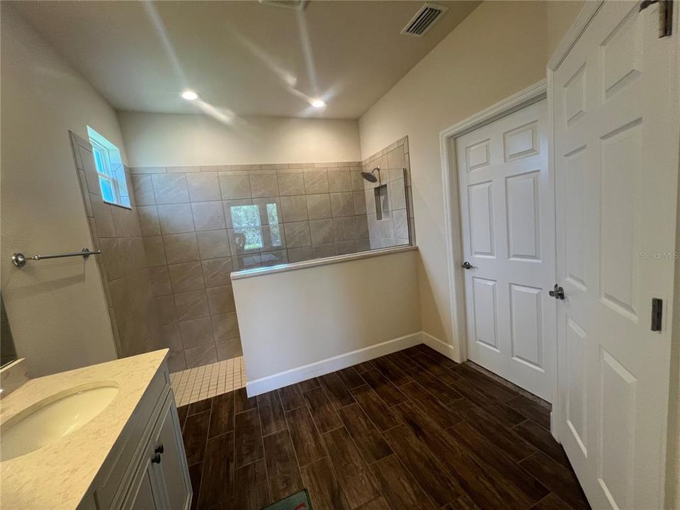 For Rent: $2,895 (2 beds, 2 baths, 1529 Square Feet)