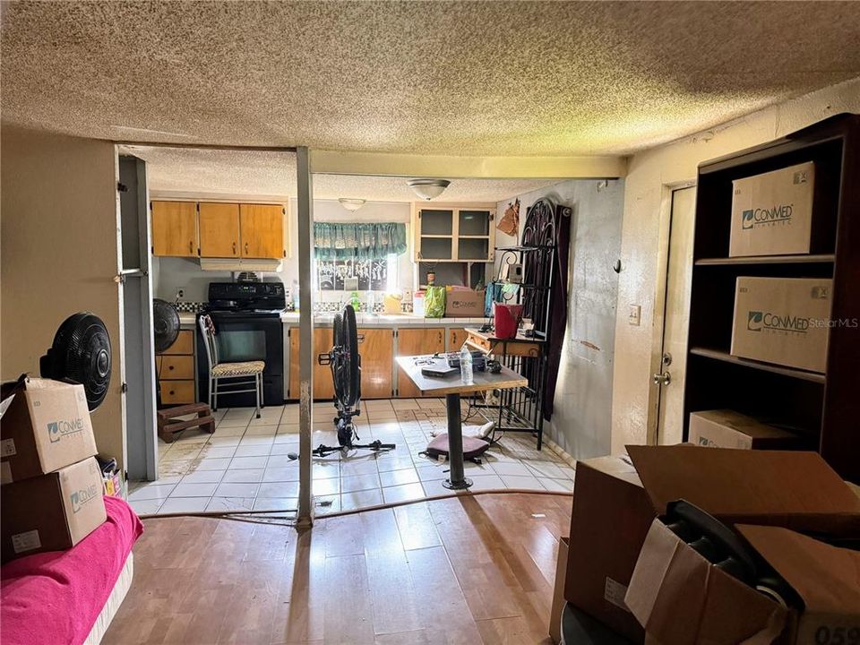 For Sale: $110,000 (2 beds, 1 baths, 576 Square Feet)