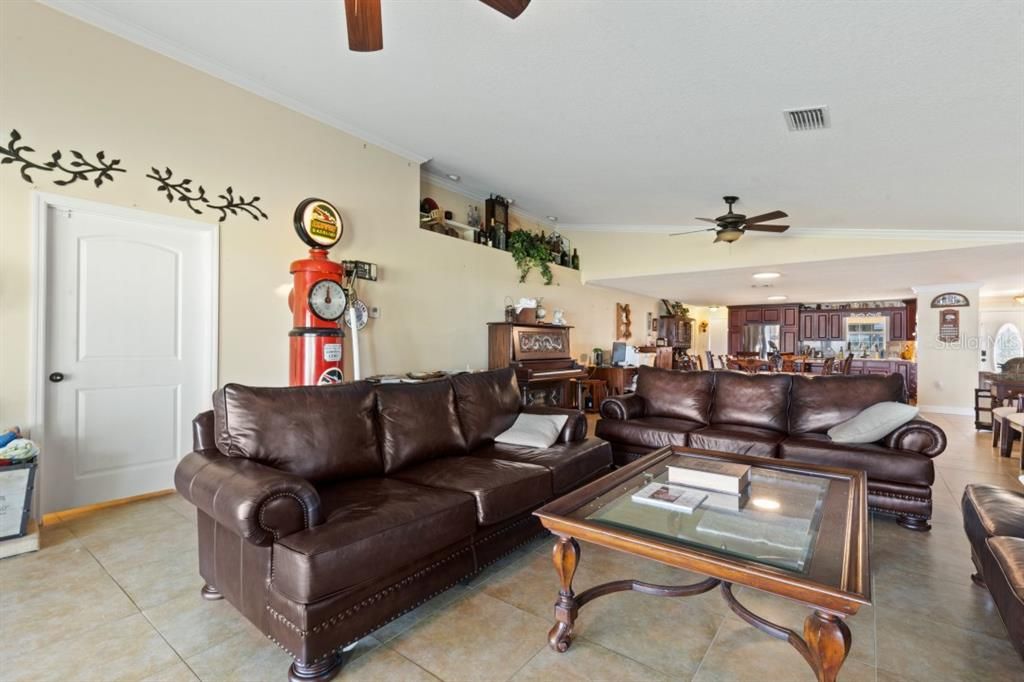 For Sale: $760,000 (4 beds, 3 baths, 3040 Square Feet)
