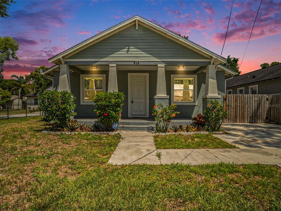 For Sale: $499,900 (3 beds, 2 baths, 1584 Square Feet)