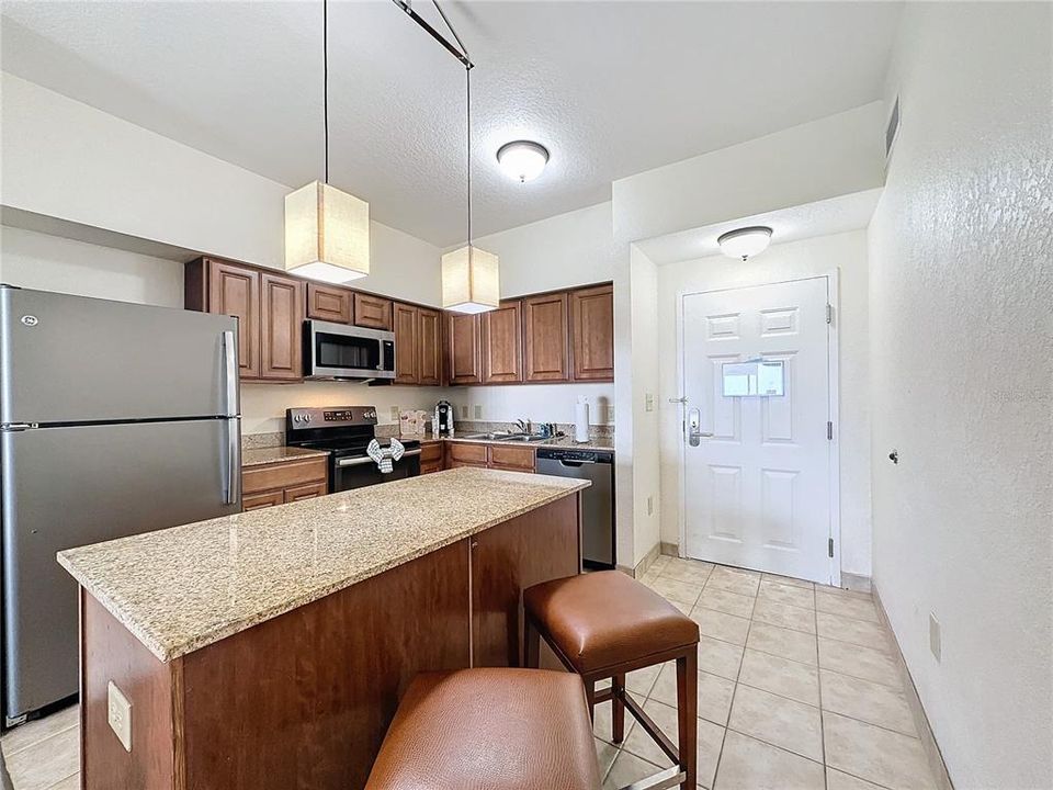 For Sale: $265,000 (2 beds, 2 baths, 957 Square Feet)