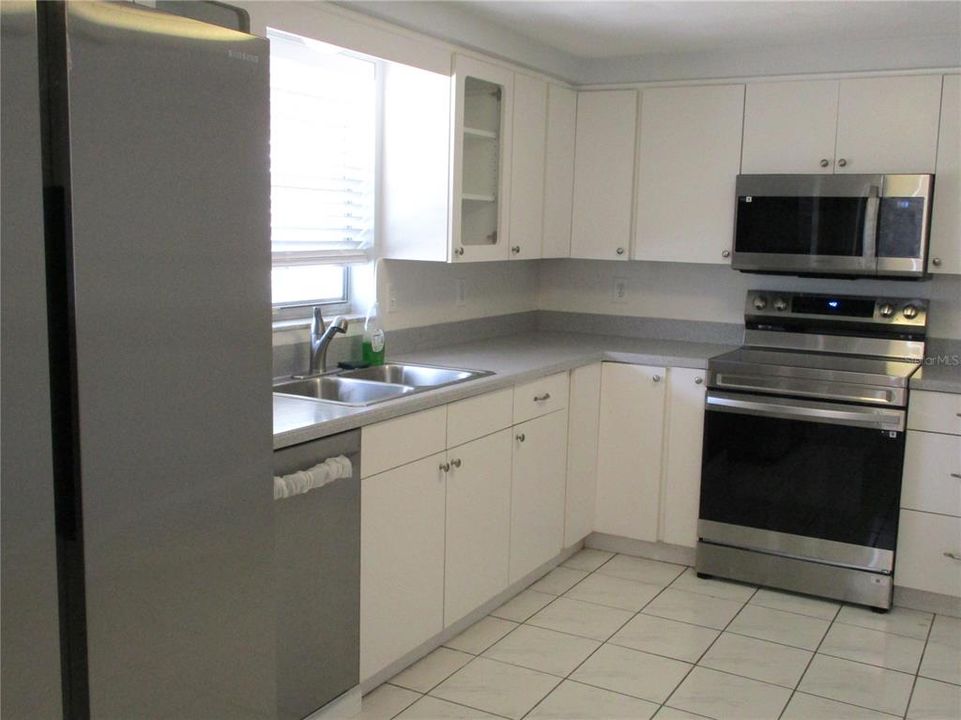For Rent: $1,600 (2 beds, 2 baths, 1394 Square Feet)