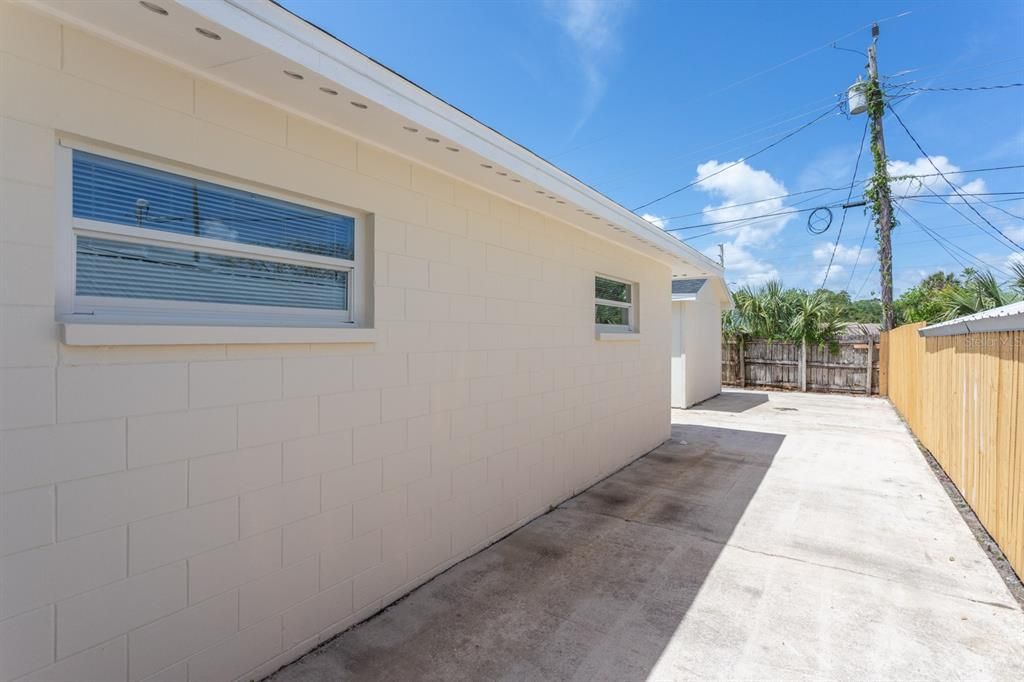 Active With Contract: $273,000 (3 beds, 2 baths, 1204 Square Feet)
