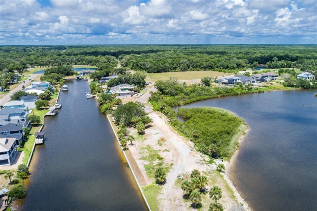 На продажу: $799,000 (1.22 acres)