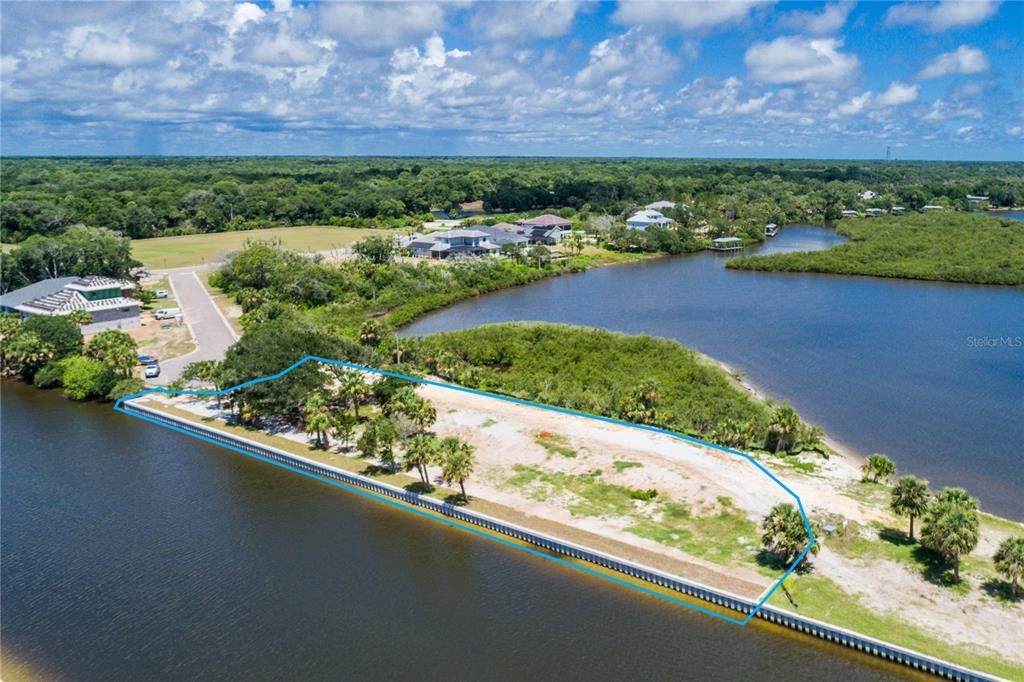 На продажу: $695,000 (1.22 acres)