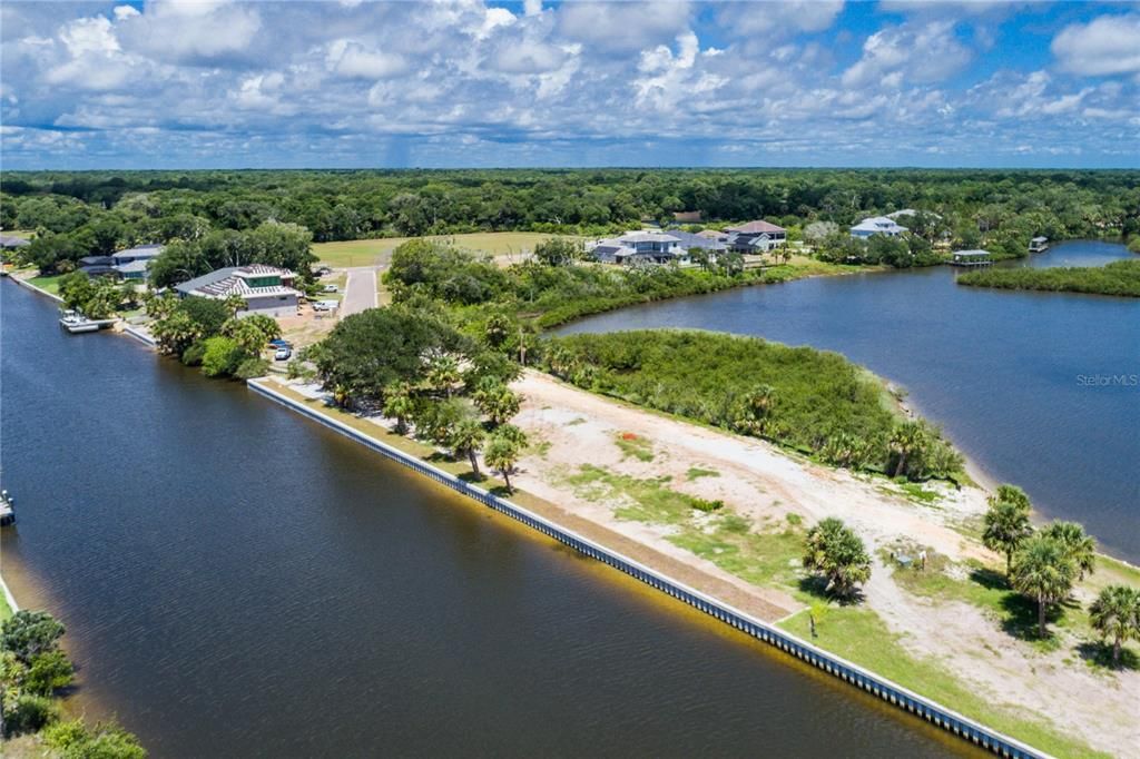 На продажу: $695,000 (1.22 acres)