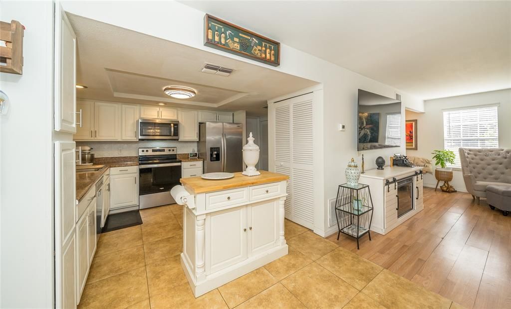 For Sale: $418,000 (4 beds, 2 baths, 1820 Square Feet)