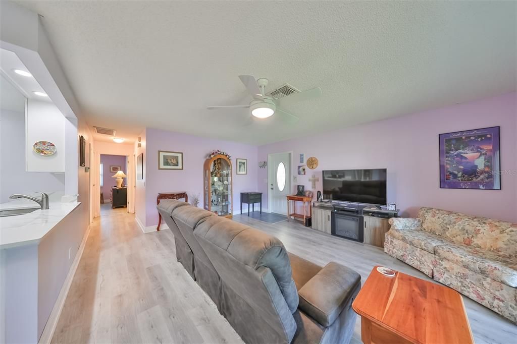 For Sale: $240,000 (2 beds, 2 baths, 1008 Square Feet)