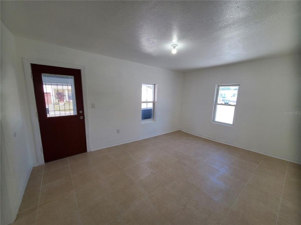 For Sale: $269,999 (4 beds, 1 baths, 1148 Square Feet)