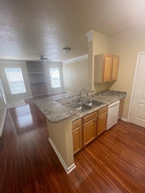 Recently Sold: $133,000 (1 beds, 1 baths, 693 Square Feet)