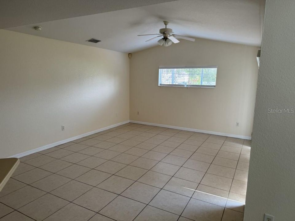 For Rent: $2,100 (3 beds, 2 baths, 1831 Square Feet)