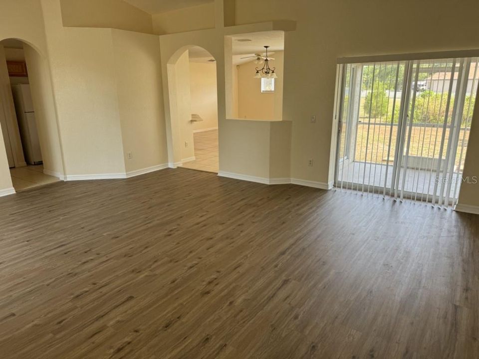 For Rent: $2,100 (3 beds, 2 baths, 1831 Square Feet)