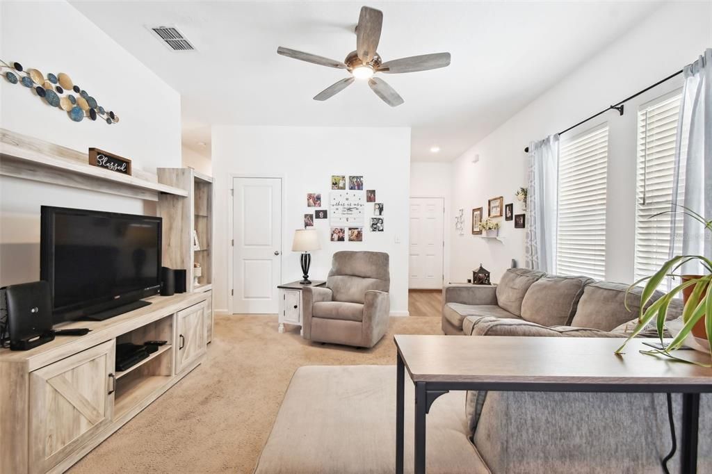 For Sale: $349,000 (3 beds, 2 baths, 1174 Square Feet)