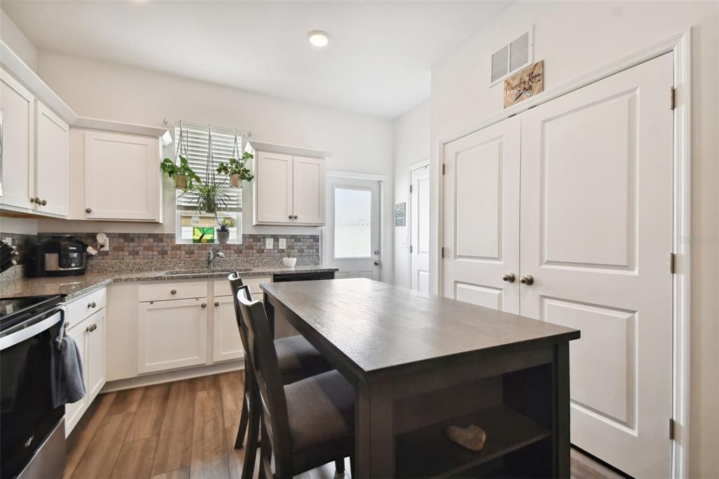 For Sale: $349,000 (3 beds, 2 baths, 1174 Square Feet)
