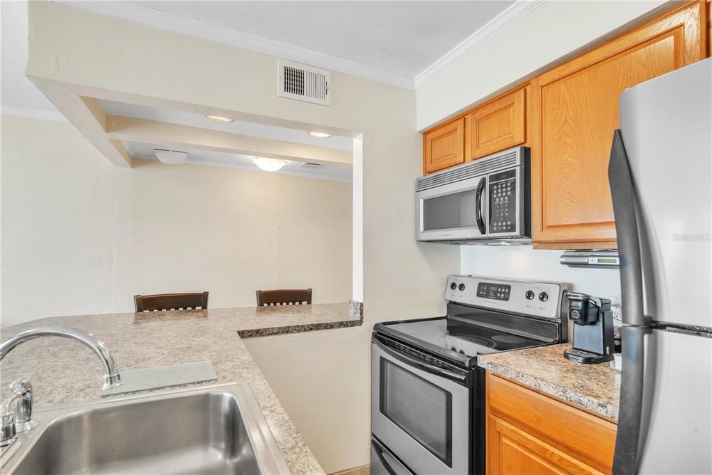 For Sale: $329,000 (1 beds, 1 baths, 516 Square Feet)
