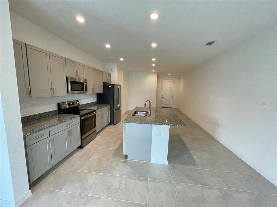 For Rent: $2,500 (3 beds, 2 baths, 1736 Square Feet)