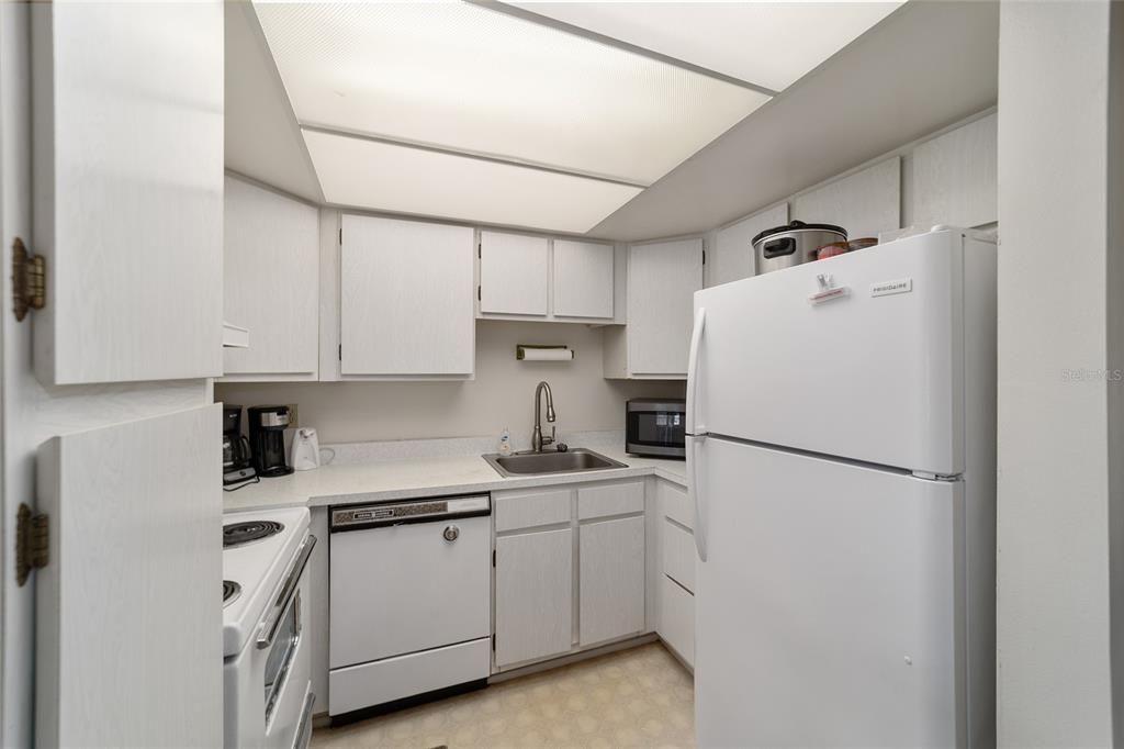 For Sale: $130,000 (2 beds, 1 baths, 1054 Square Feet)