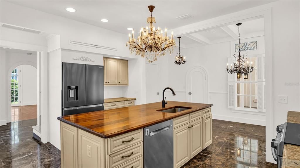 Kitchen With Spectacular Lamps