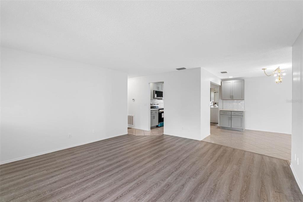 For Sale: $299,880 (2 beds, 1 baths, 1300 Square Feet)