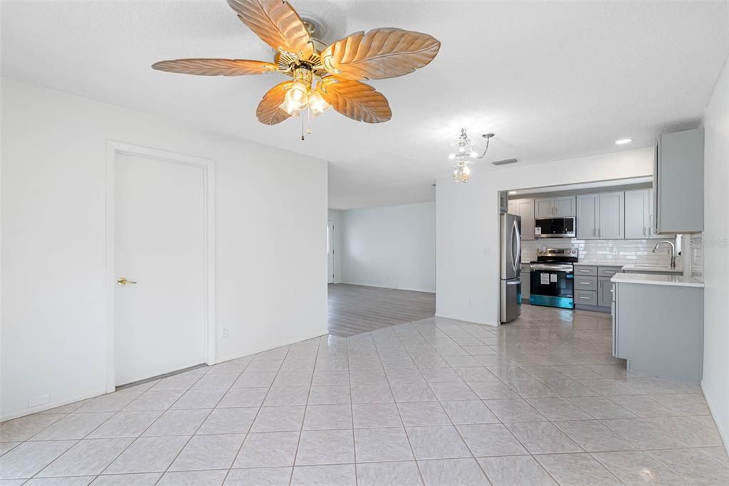 For Sale: $299,880 (2 beds, 1 baths, 1300 Square Feet)
