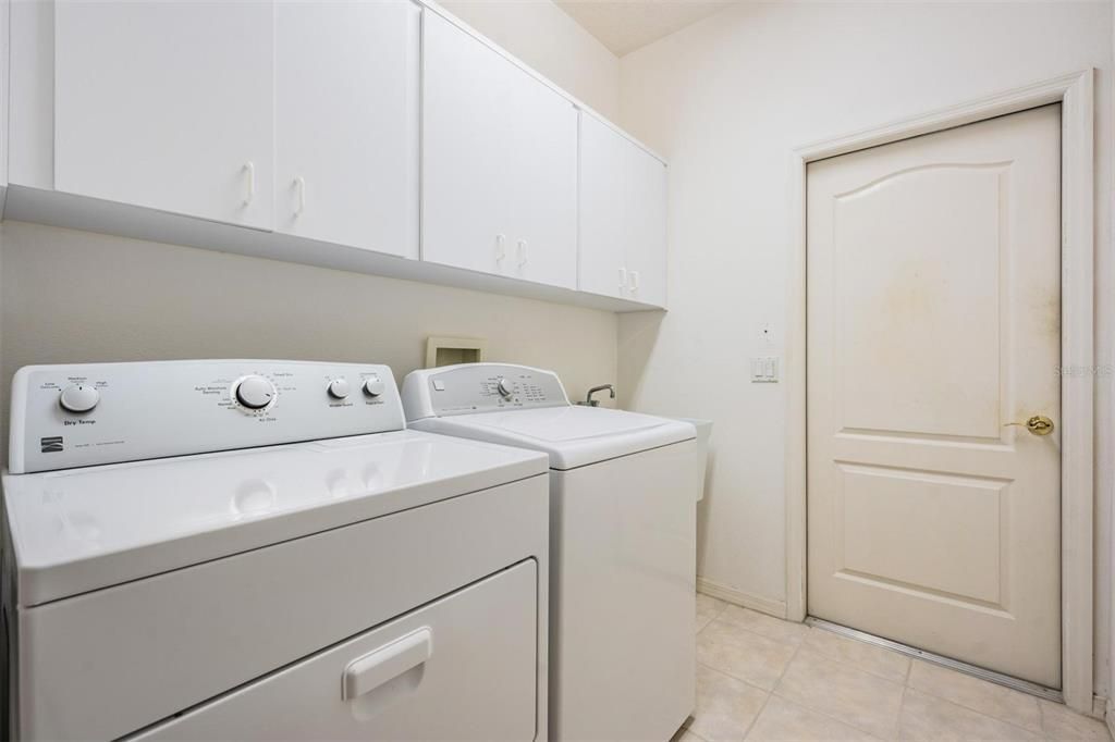 Active With Contract: $359,900 (3 beds, 2 baths, 1831 Square Feet)