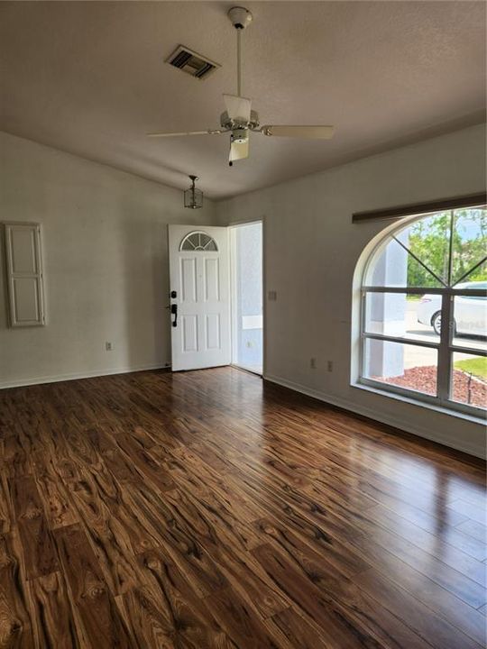 For Rent: $1,700 (2 beds, 2 baths, 1376 Square Feet)