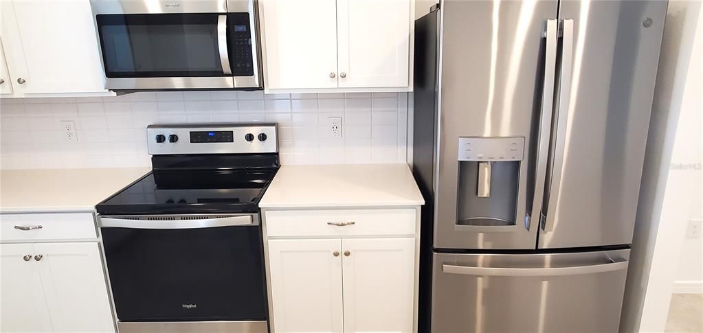 Active With Contract: $1,950 (2 beds, 2 baths, 1433 Square Feet)