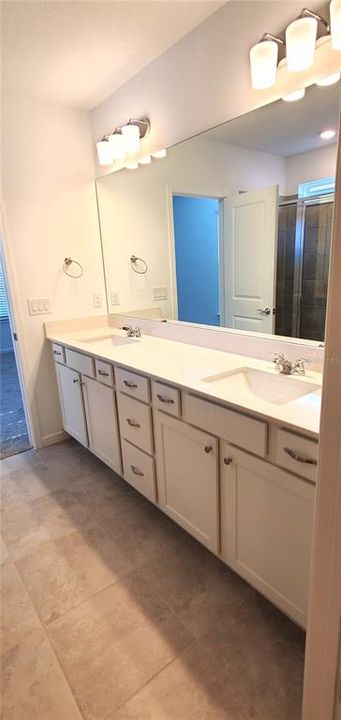 Active With Contract: $1,950 (2 beds, 2 baths, 1433 Square Feet)