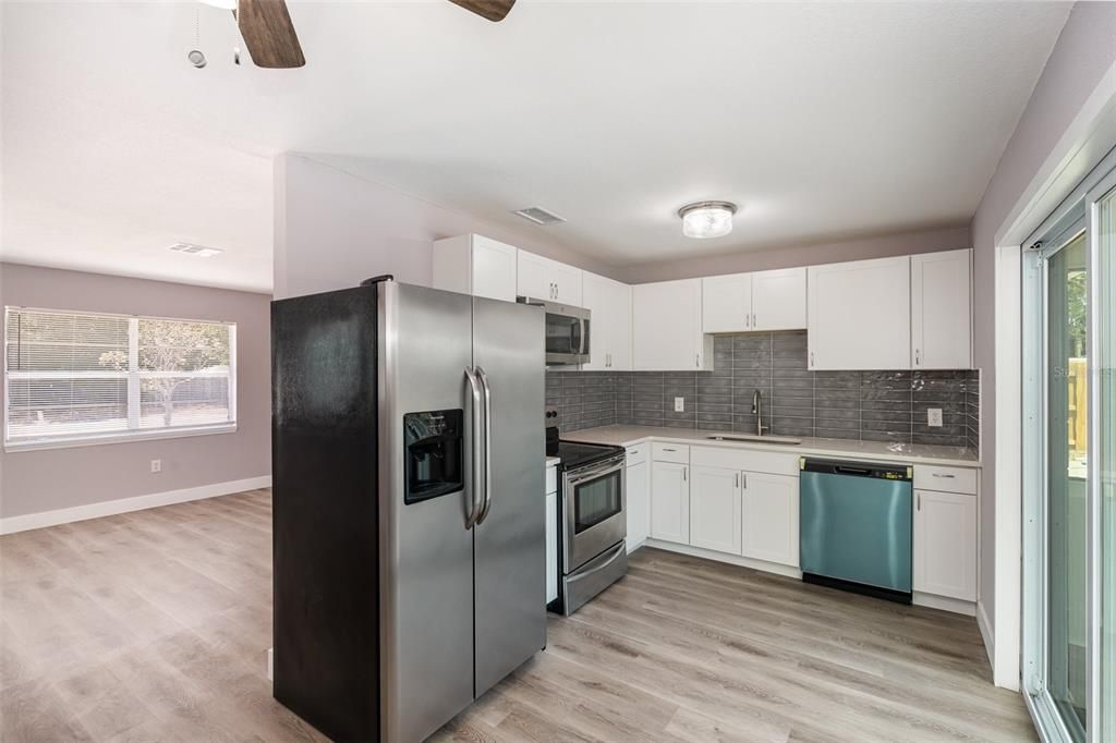 For Sale: $295,000 (3 beds, 2 baths, 960 Square Feet)