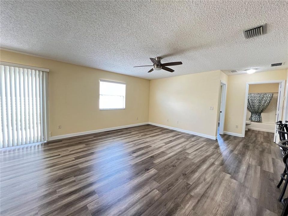 For Sale: $262,000 (2 beds, 1 baths, 1071 Square Feet)