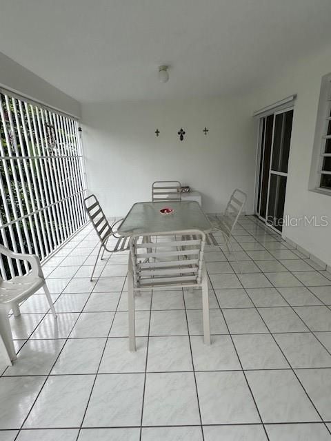 Vendido Recientemente: $350,000 (4 camas, 3 baños, 1436 Pies cuadrados)