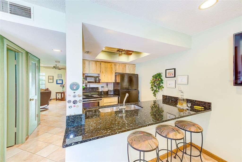 For Sale: $249,999 (1 beds, 1 baths, 857 Square Feet)