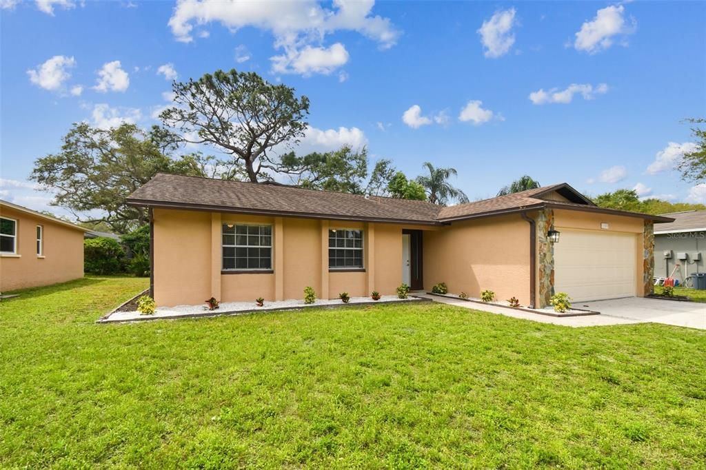 Active With Contract: $439,900 (3 beds, 2 baths, 1465 Square Feet)
