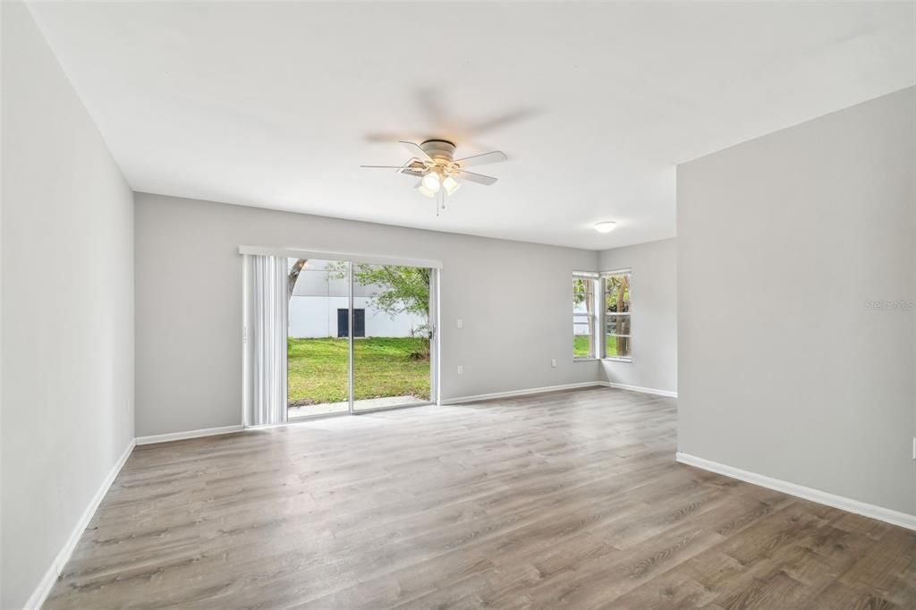 Active With Contract: $439,900 (3 beds, 2 baths, 1465 Square Feet)