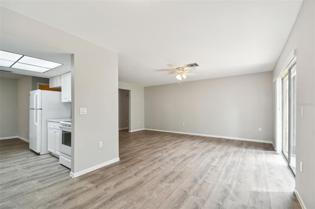 Active With Contract: $439,900 (3 beds, 2 baths, 1465 Square Feet)