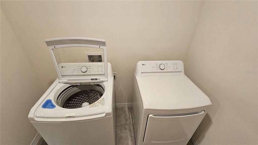 washer & dryer are included