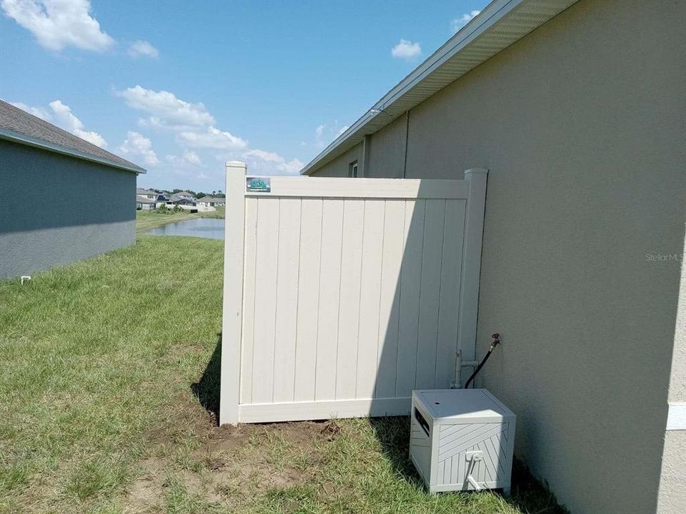 niche fence for trash receptacles