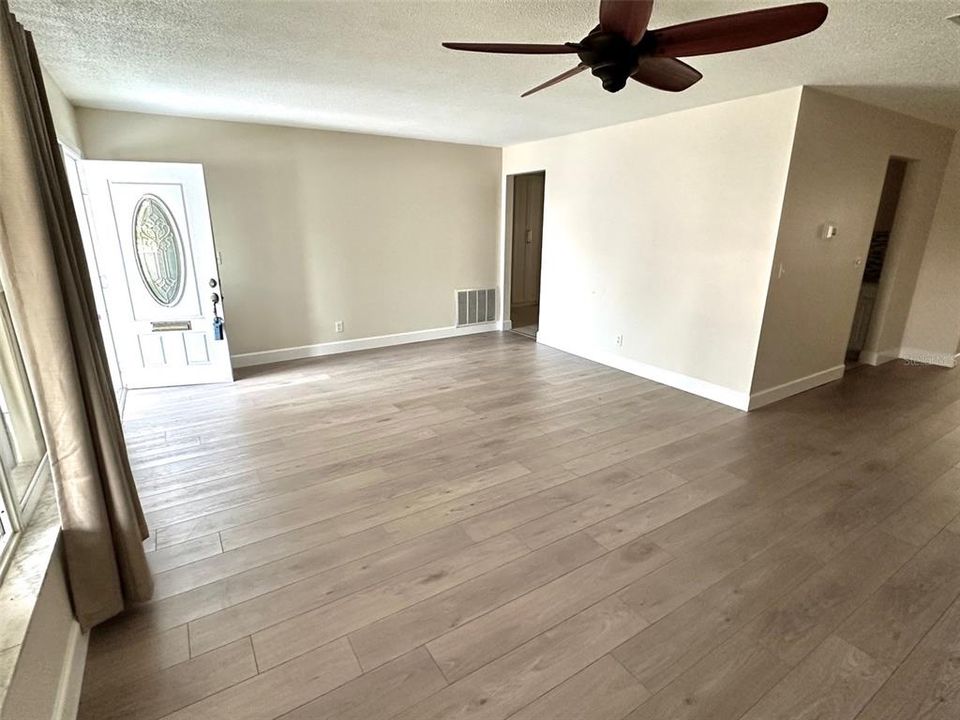 For Sale: $334,900 (2 beds, 2 baths, 1649 Square Feet)