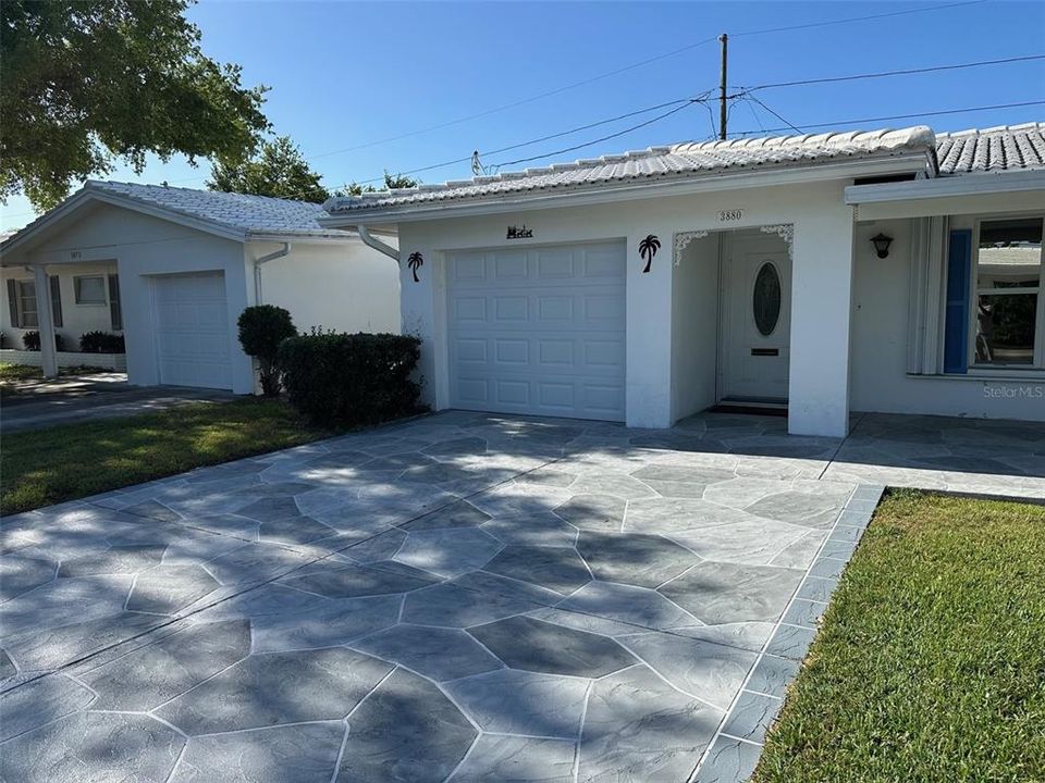 Active With Contract: $329,900 (2 beds, 2 baths, 1649 Square Feet)