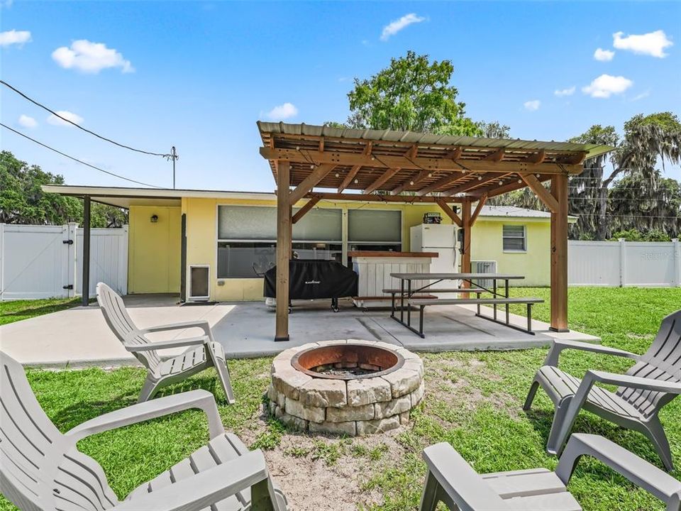 For Sale: $264,500 (3 beds, 2 baths, 1034 Square Feet)