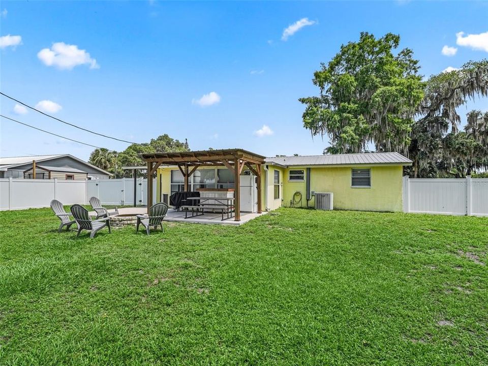 For Sale: $264,500 (3 beds, 2 baths, 1034 Square Feet)