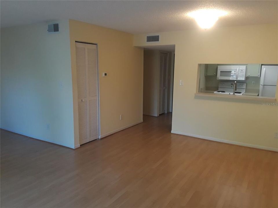 For Sale: $156,900 (1 beds, 1 baths, 775 Square Feet)